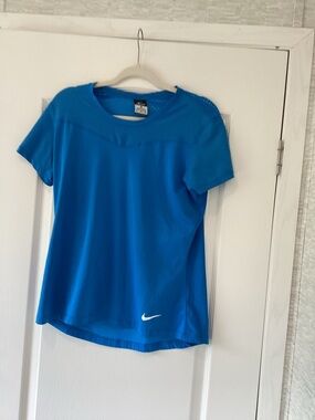 Nike pro Blue Short-Sleeve women’s Performance Tee XL EUC